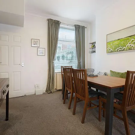 Charming 3 Bed Steps From & Station Сasa de vacaciones Redcar