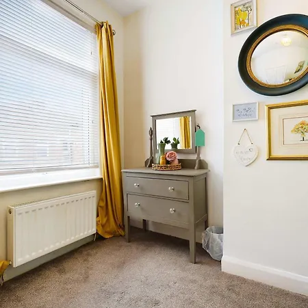 Tatil Evi Charming 3 Bed Steps From & Station