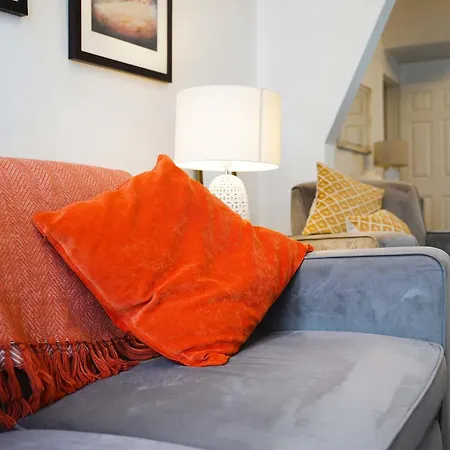 Tatil Evi Charming 3 Bed Steps From & Station *