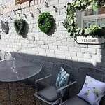 Charming 3 Bed Steps From Redcar Beach & Station 別荘