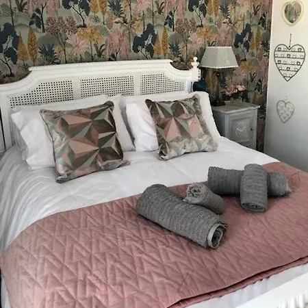 Semesterbostad Emily House *