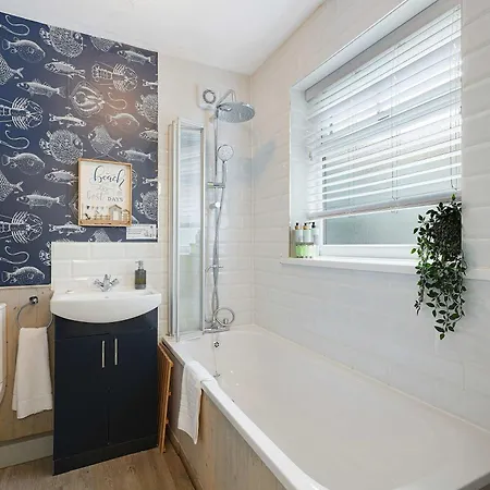 펜션 Charming 3 Bed Steps From & Station 레드카