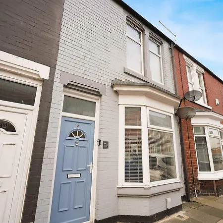 Nyaraló Charming 3 Bed Steps From & Station *