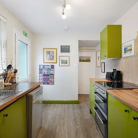 Charming 3 Bed Steps From & Station * Redcar