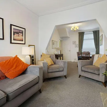 Ferienhaus Charming 3 Bed Steps From & Station *